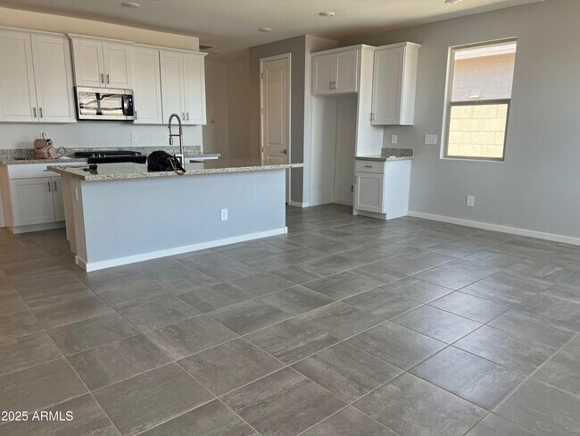 Foto del edificio - 17351 W Msn Ln