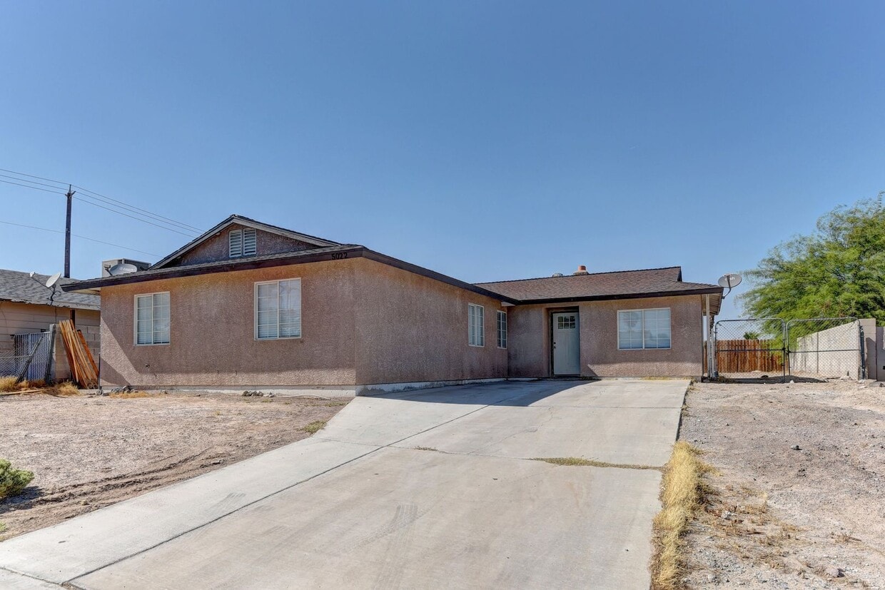 Foto principal - Remodeled and move-in ready located in Southeast Las Vegas.