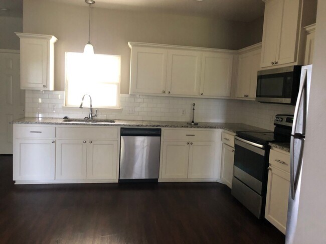 Foto del edificio - 124 Thornton Ln