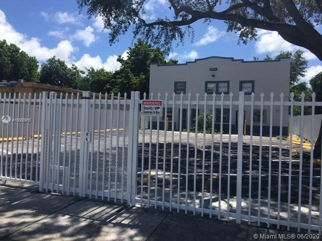 Foto del edificio - 6743 NW 2nd Ct