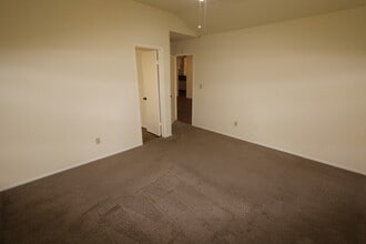 Building Photo - 21134 Park Mt Dr