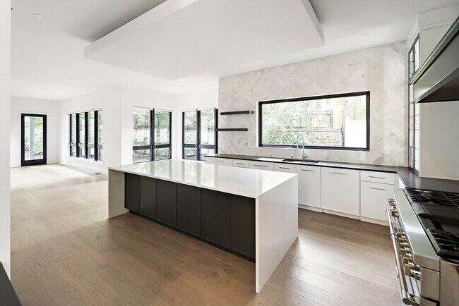 Building Photo - 55 Rosalie Rd