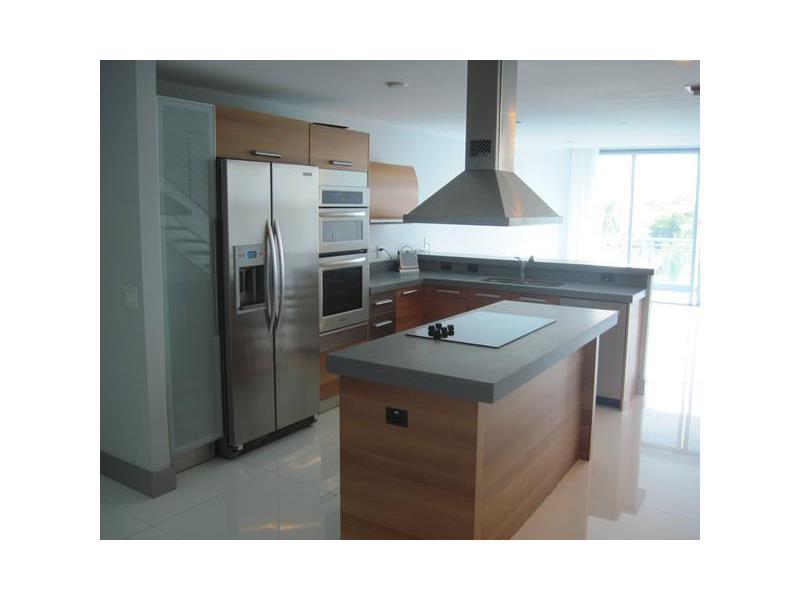 Foto principal - 2950 NE 188th St