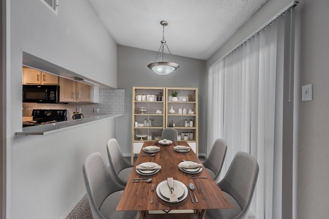 Building Photo - Center Place