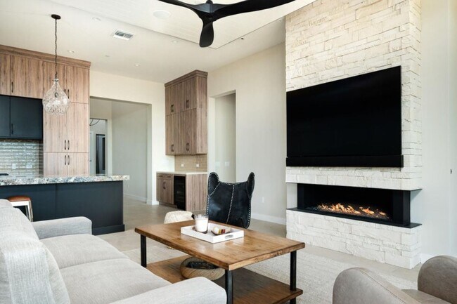 Building Photo - 37200 N Cave Creek Rd