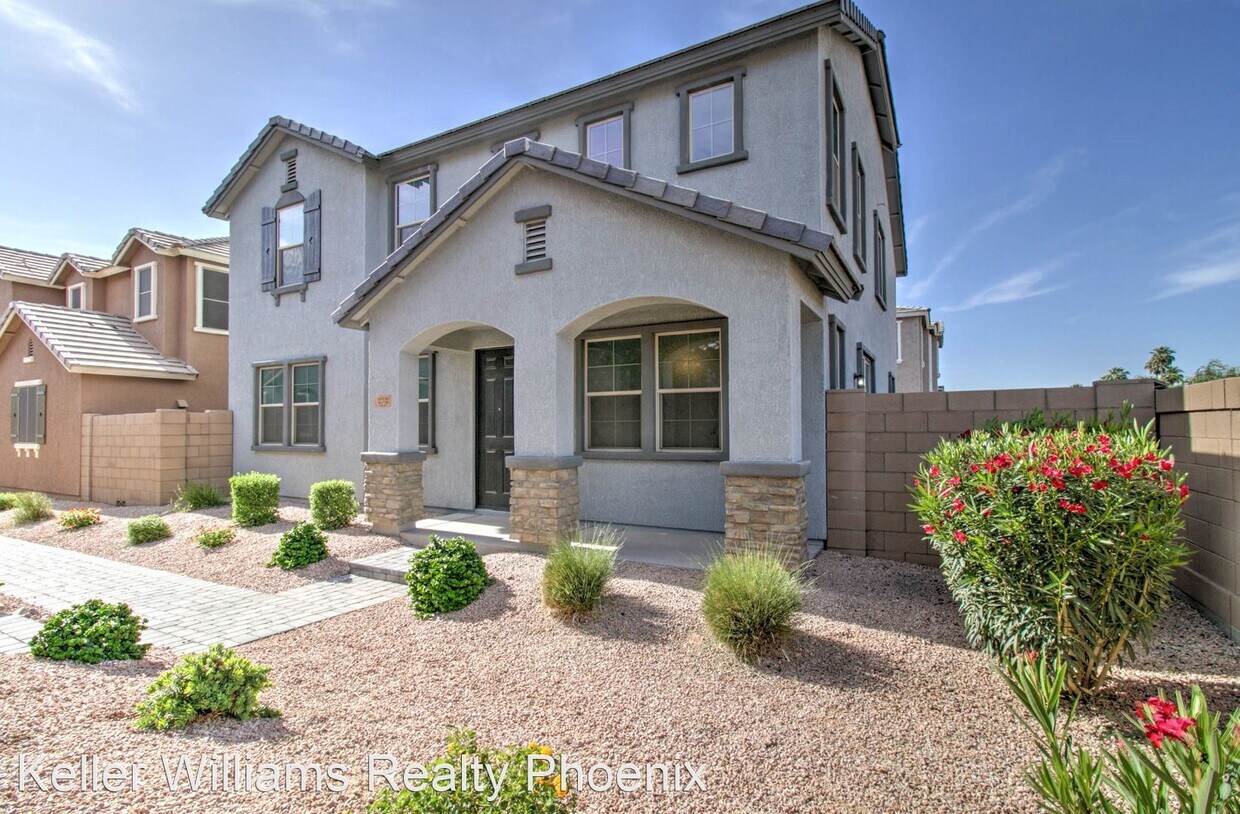 Primary Photo - 4 br, 3 bath House - 232 North 56th Place