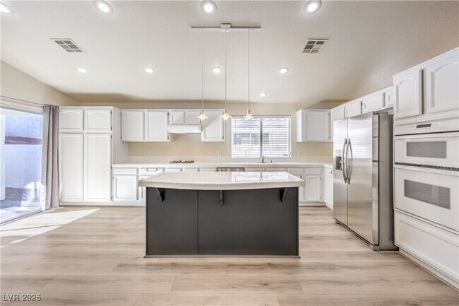 Foto del edificio - 1851 Vista Pointe Ave