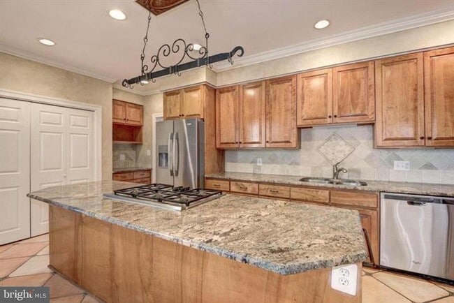 Building Photo - 2082 Hunters Crest Way