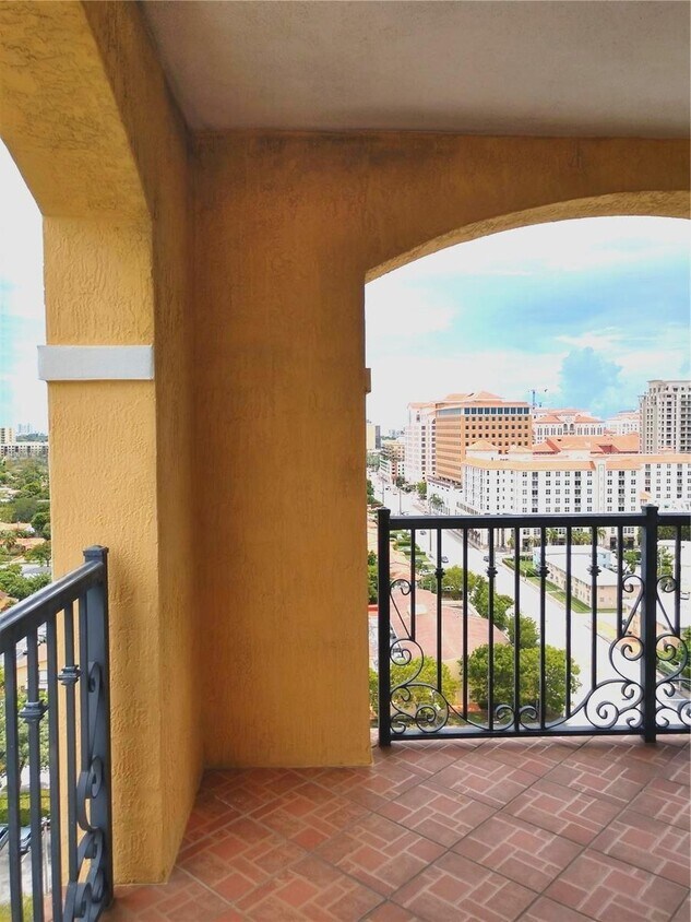 Foto principal - 1627 SW 37th Ave