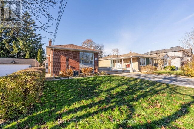 Photo du bâtiment - 30 Wexford Blvd