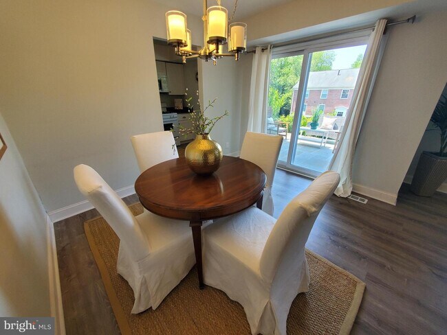 Building Photo - 347 Homeland Southway