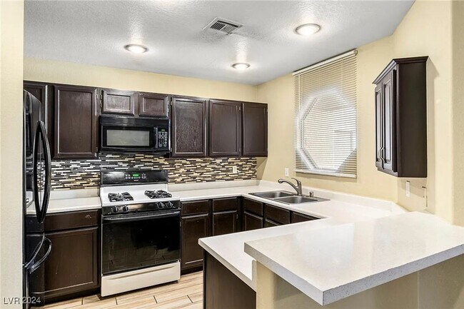 Building Photo - Charming 1BR Condo in Las Vegas