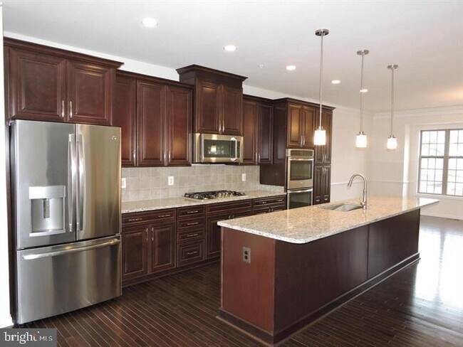 Foto del edificio - 43112 India Wharf Sq