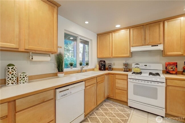 Building Photo - 3 bd 2.5 bath Bothell Single Family house.