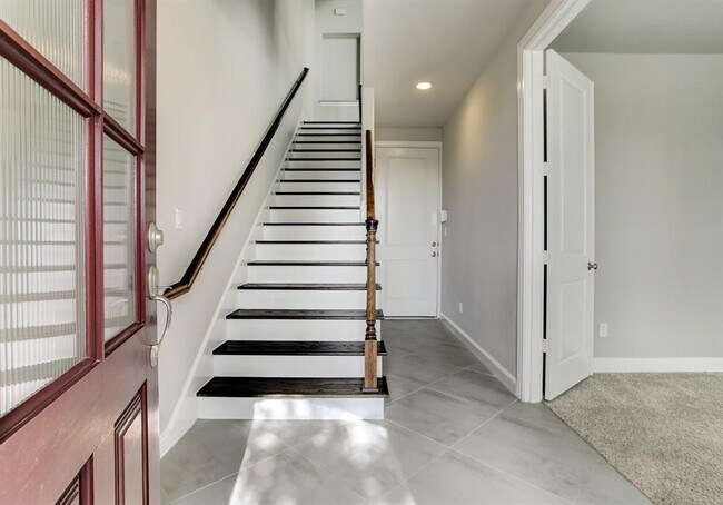 Building Photo - 9441 Fannin St