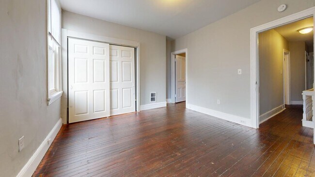 Building Photo - Temple Hospital 3-br FULL HOUSE - For Rent