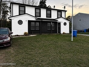 Building Photo - 233 Leeward Rd