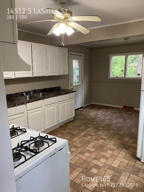 Foto del edificio - Cozy 3-Bedroom Home with Basement for Rent...