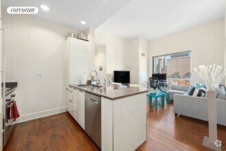 Building Photo - 250 E 49th St