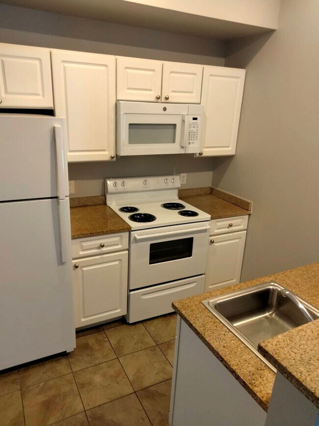 Foto del edificio - 210 Farmington Ave