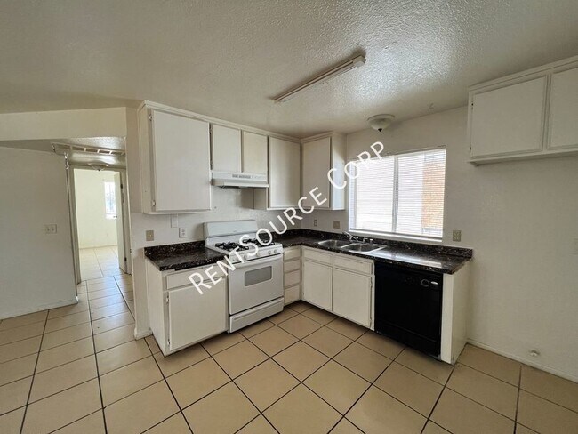 Foto del edificio - 15582 L St