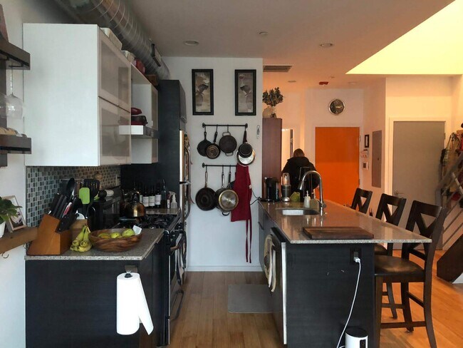 Foto del edificio - 457 E Girard Ave