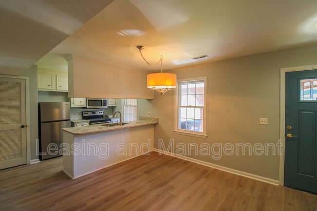 Photo - 679 Williamson Dr House