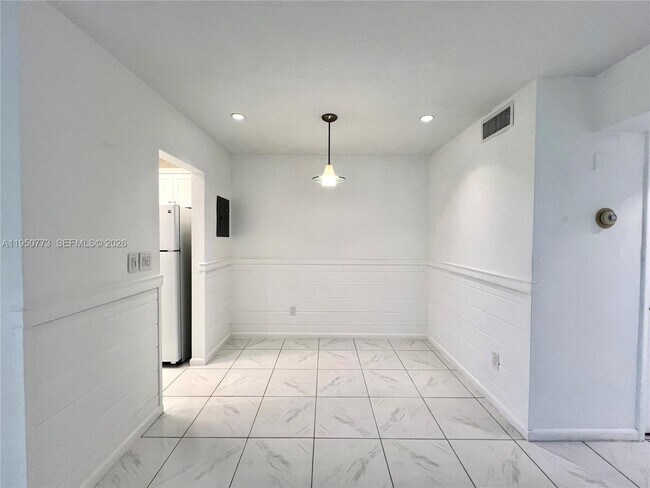 Foto del edificio - 255 Sunrise Dr