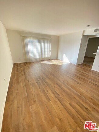 Building Photo - 6400 Kraft Ave