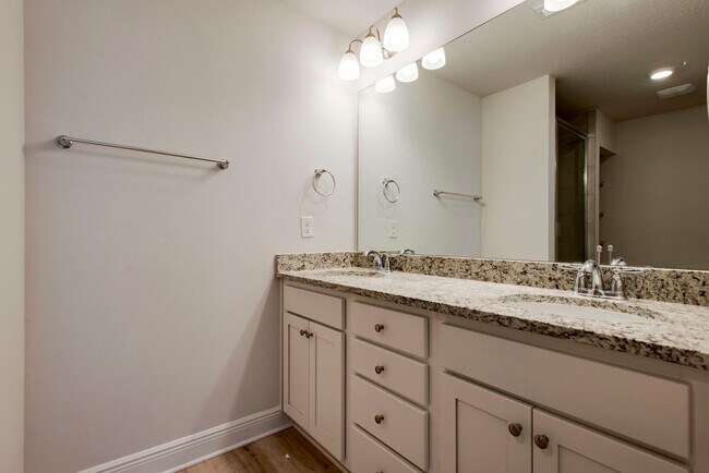 Foto del edificio - NEWER LUXURY TOWNHOME IN SANTA ROSA BEACH