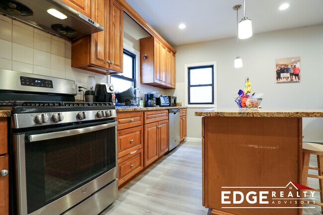 Foto del edificio - 121 Glenville Ave