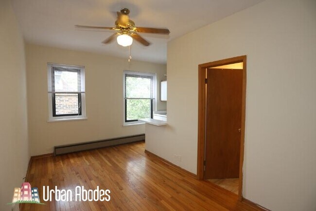 Foto del edificio - 633 W Barry Ave