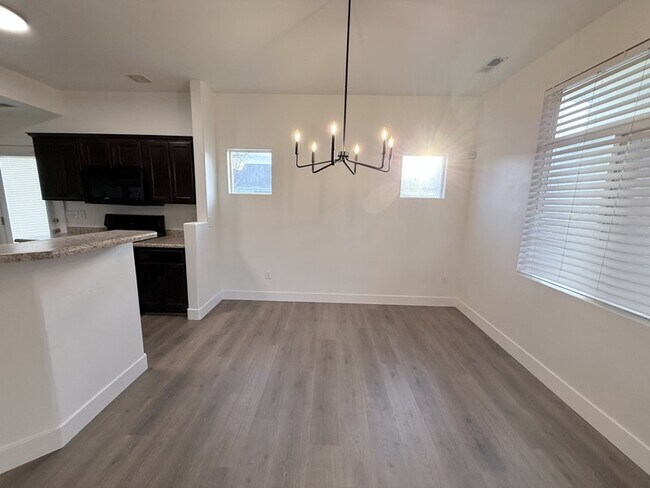 Building Photo - 4799 Topcrest Dr