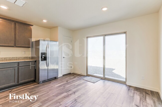 Foto del edificio - 1032 W 20th St