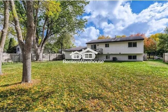 Building Photo - Turnkey Bi-Level Home: 3 Bed • 2 Bath • New Kitchen + 2-Car Garage in Champlin!