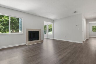 Building Photo - 277 Alexandra Dr