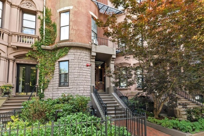 Building Photo - 167 Beacon St