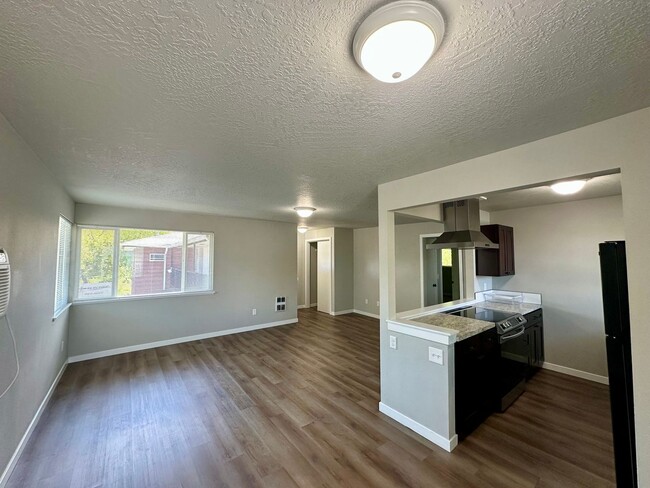 Foto del edificio - Move-in ready! Upgraded 2 Bedroom Condo