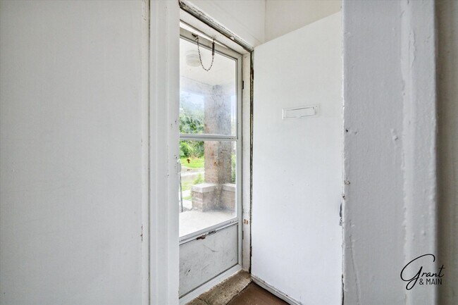Building Photo - 4841 Cortland St
