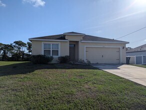 Building Photo - 284 SW Ridgecrest Dr