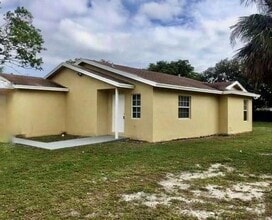 Building Photo - 1136 NW 5th Ct