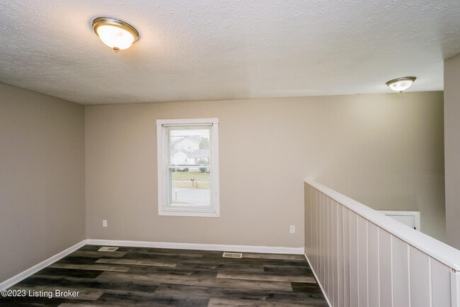 Building Photo - 10509 Hillpark Dr