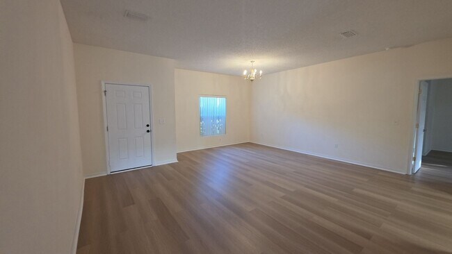 Foto del edificio - Newly renovated 3 bed, 2 bath home located minutes from Palm Coast dining, shopping, and the beach