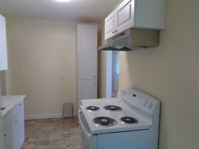 Foto del edificio - 3 Bedroom 1-1/2 bath home with Bonus room