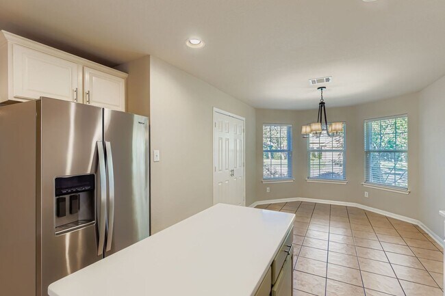 Foto del edificio - 3 BR/2 bath single-story w/community pool in Canyon Springs!