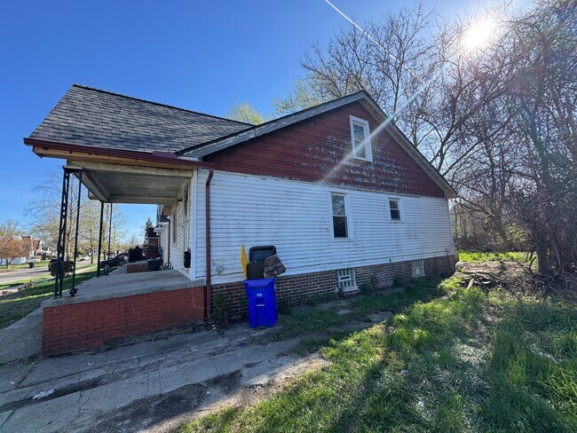 Foto del edificio - 15447 Griggs St