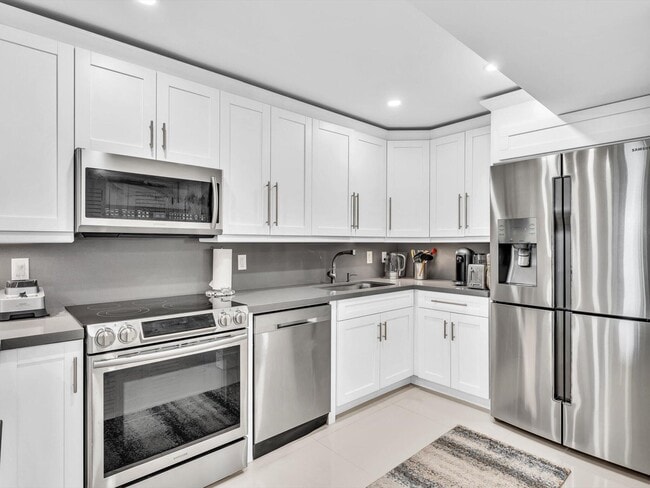 Building Photo - 3440 S Ocean Blvd