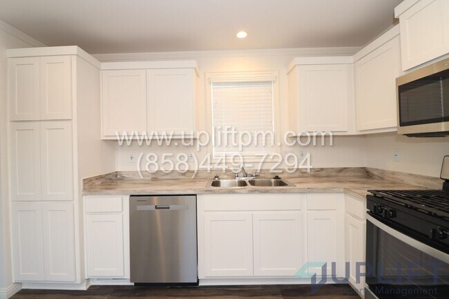 Building Photo - *NEW* 3 Bed, 2 Bath Home in El Cajon Avail...