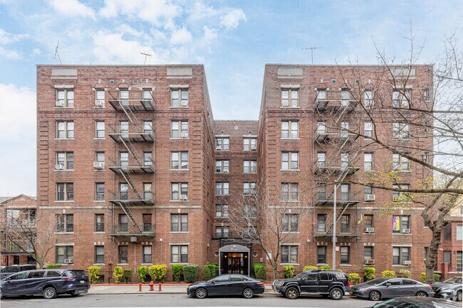 Vista frontal. - 1730 E 18th