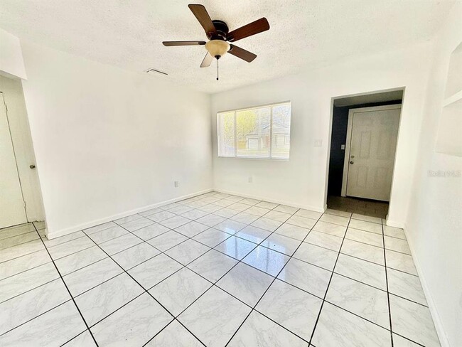 Building Photo - 1607 E Maple Ave